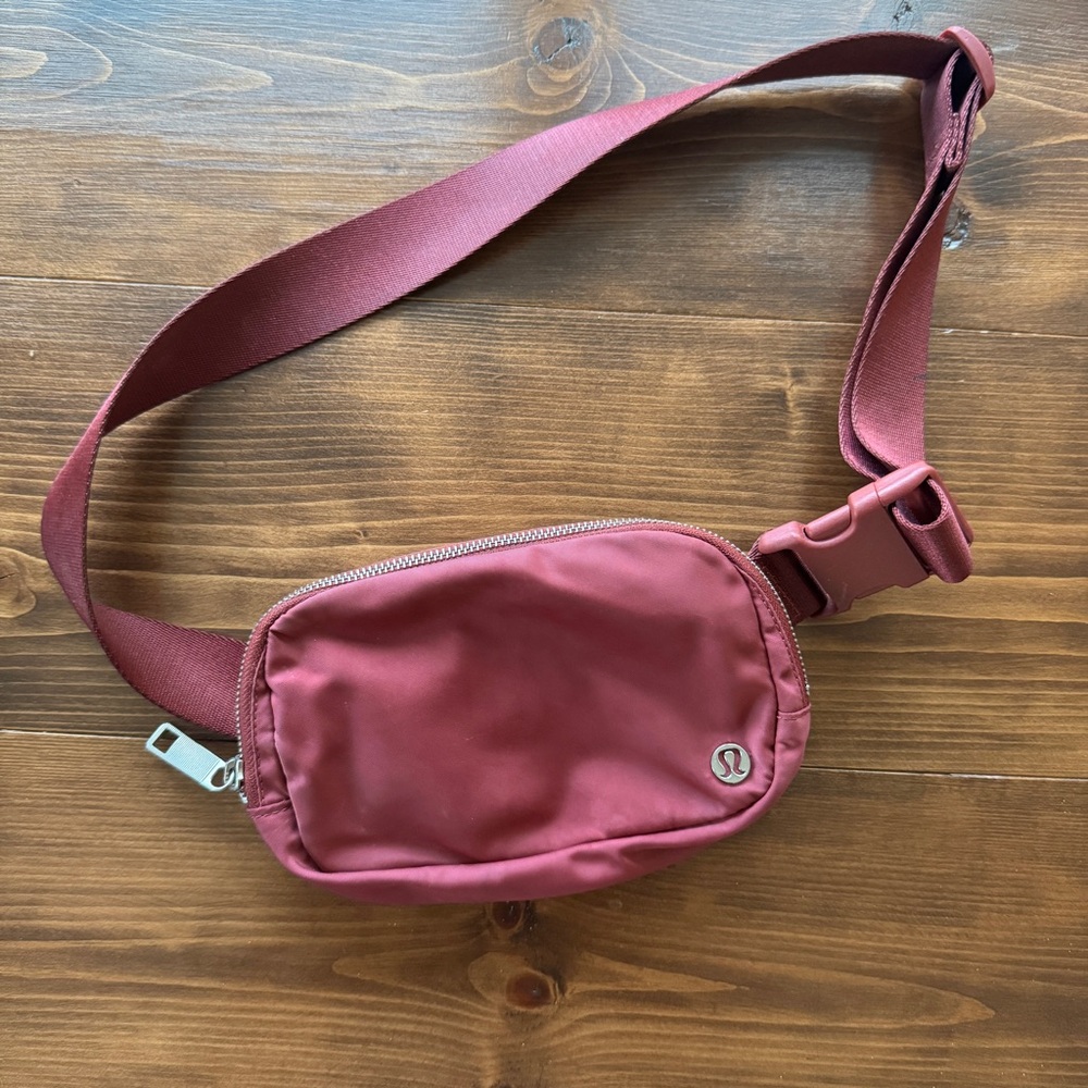 Lululemon Everywhere Belt Bag